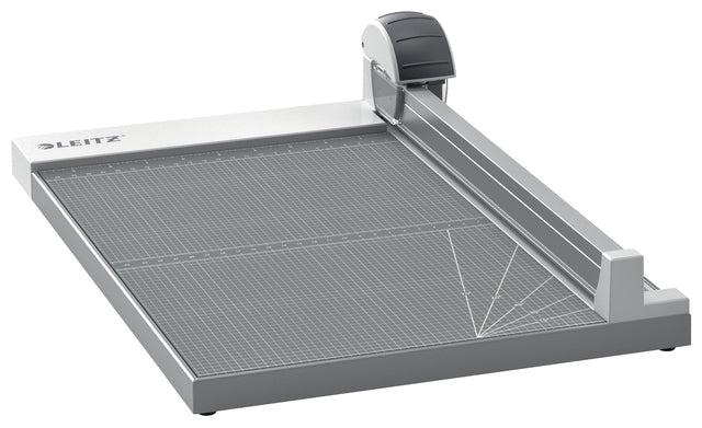 Celme - Evolution 220 zilveren snijmachine met slijper meegeleverd Celme - Evolution 220 zilveren snijmachine met slijper meegeleverd