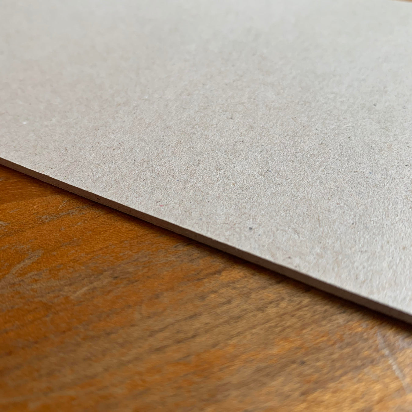 Eskaboard 1mm 70 x 100 cm LL 675gr/m2 (25 platen)